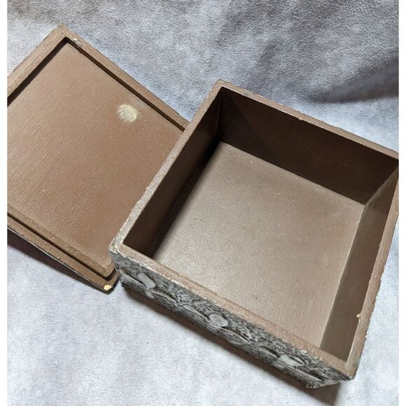 Silver Repousse Fleur De Lis Trinket Box - Picture 14 of 14